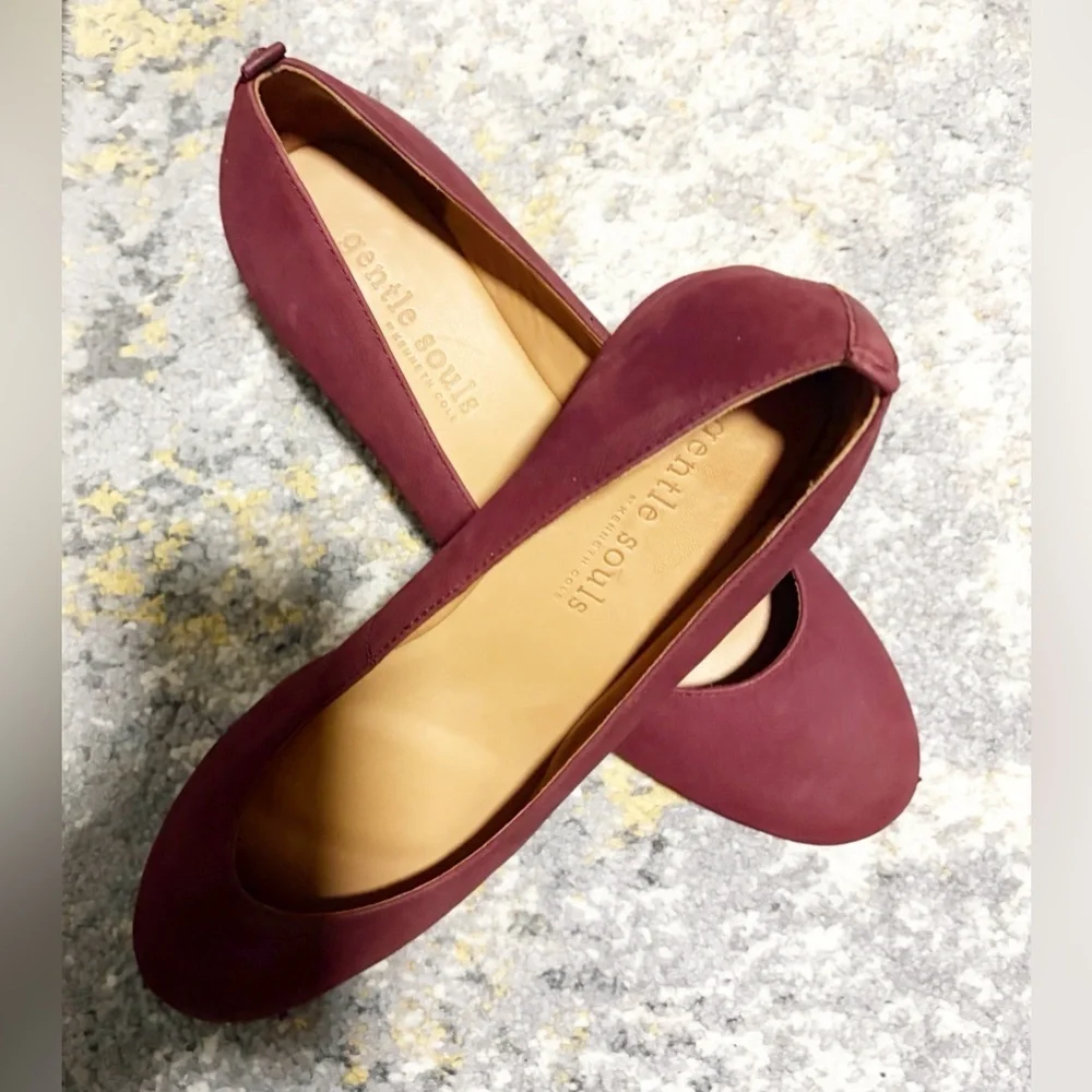 Gentle Souls Women's Maroon Loafers like new
